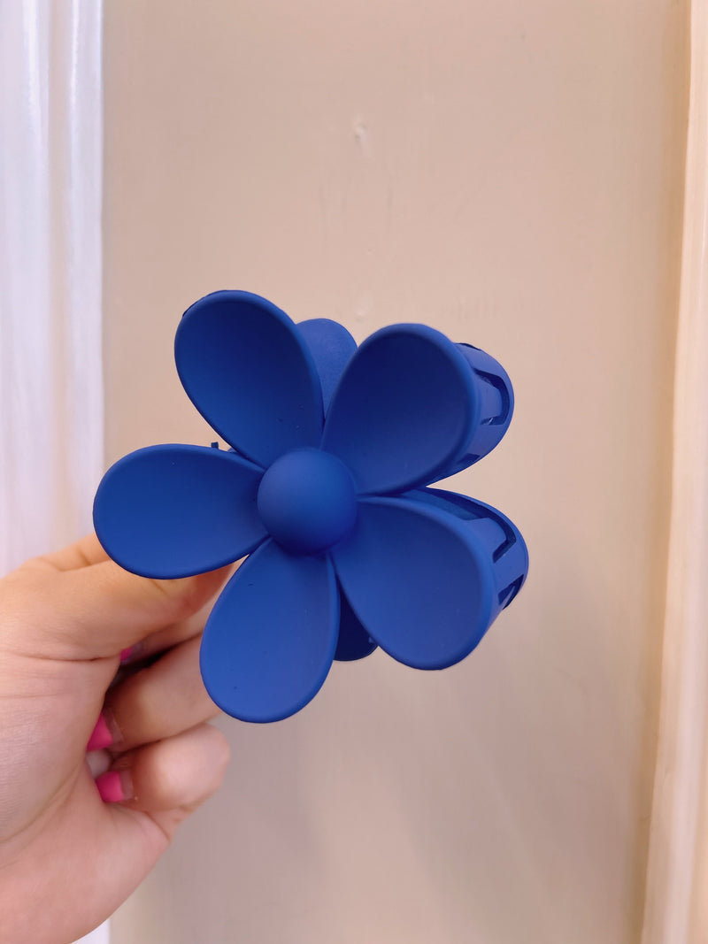 Oversized Matte Flower Claw Clip