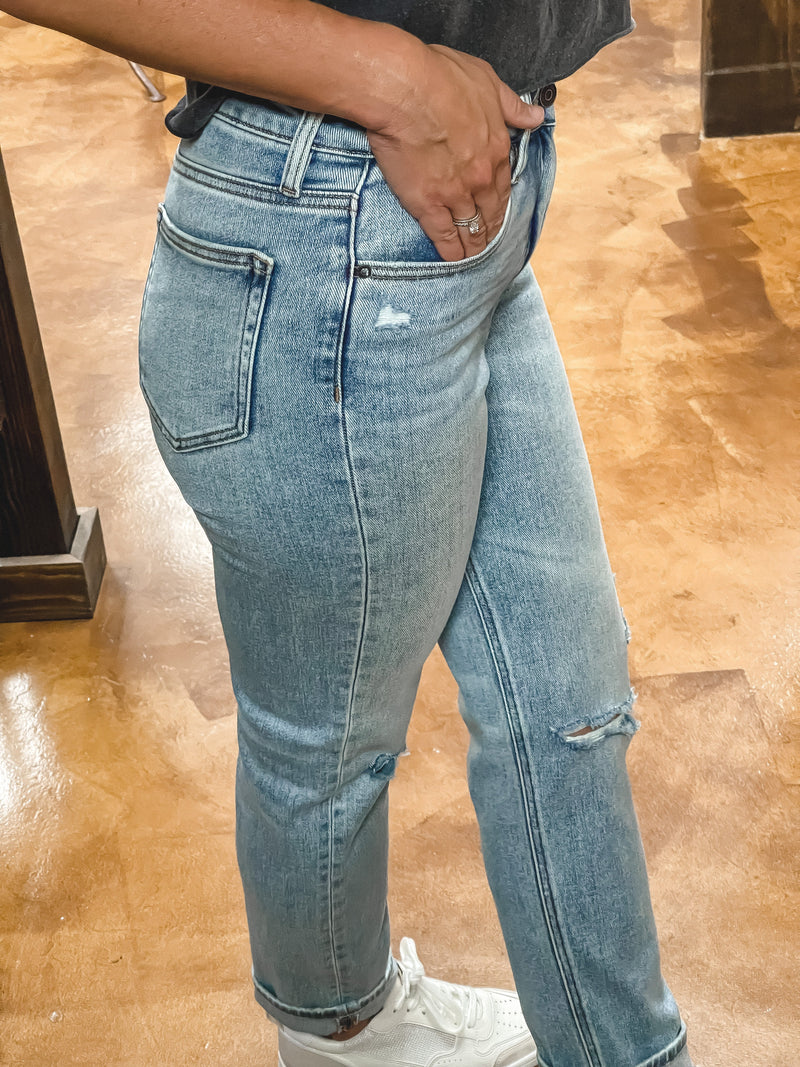 Hidden Zoey Med Wash Basic Mom Jeans.